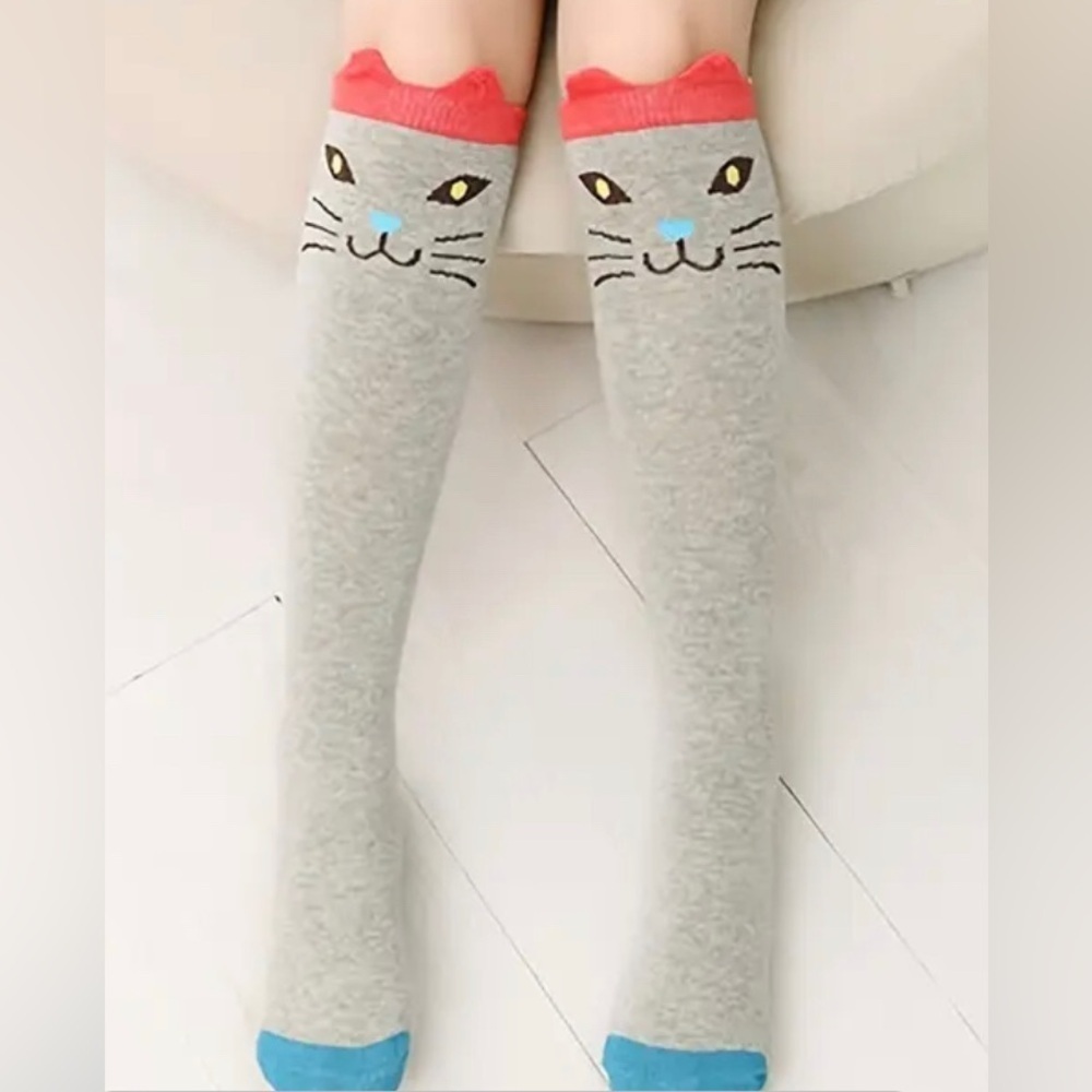 Kids knee high cat kitten socks. 3 to 10 years